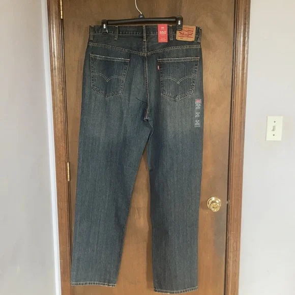 Relisted Levi’s 550 relaxed slight distressed jean tapered leg 40 X 36 big&tall - Picture 8 of 17